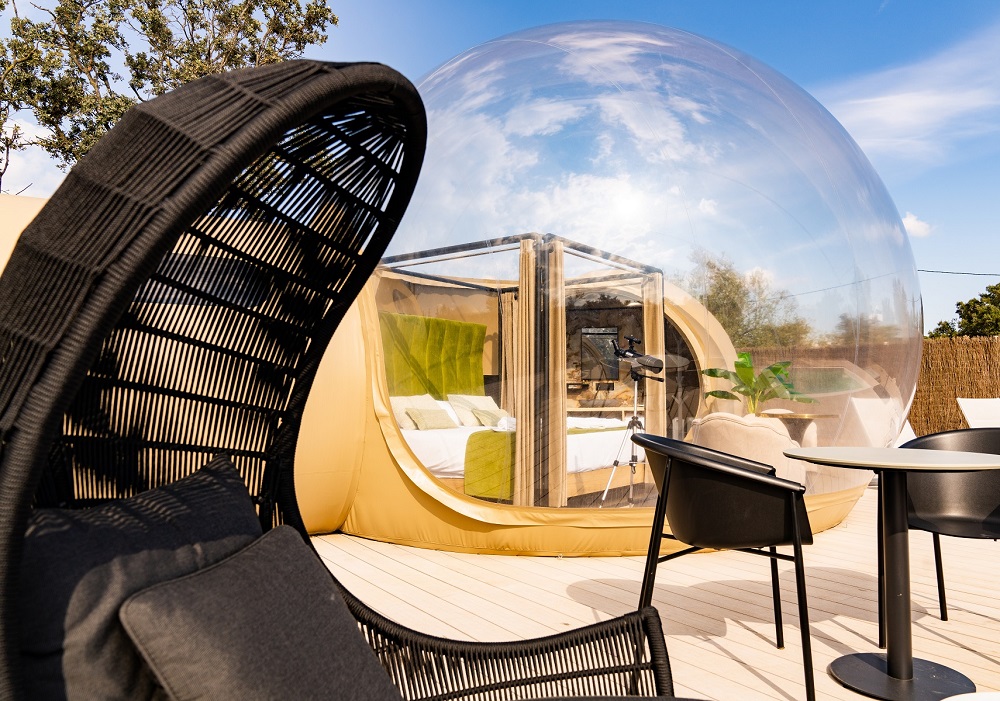 Escapada en pareja en un hotel burbuja: el fin de semana perfecto